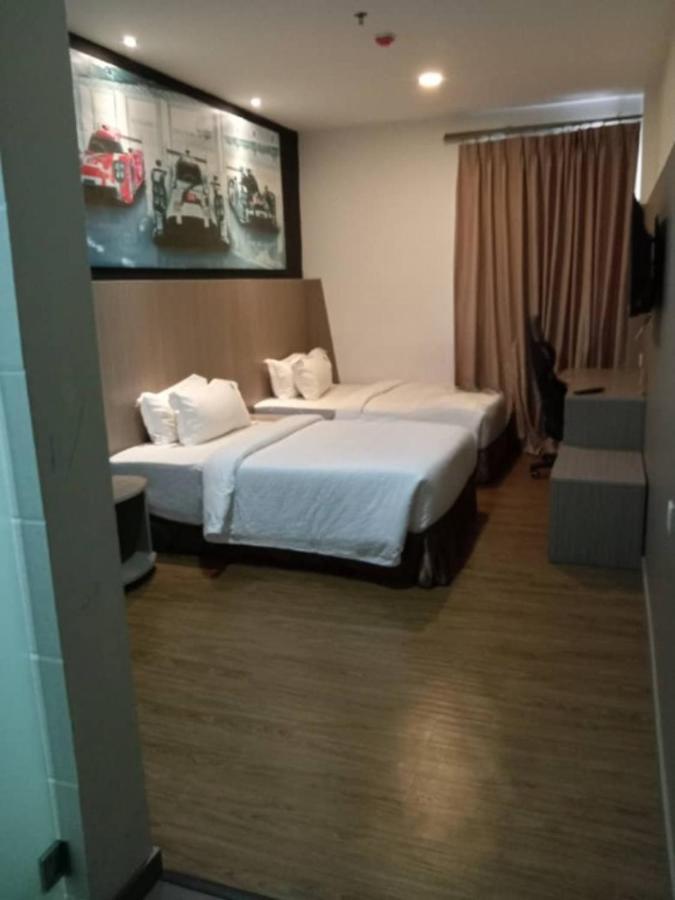 Hype Motorsport Hotel Nilai Εξωτερικό φωτογραφία