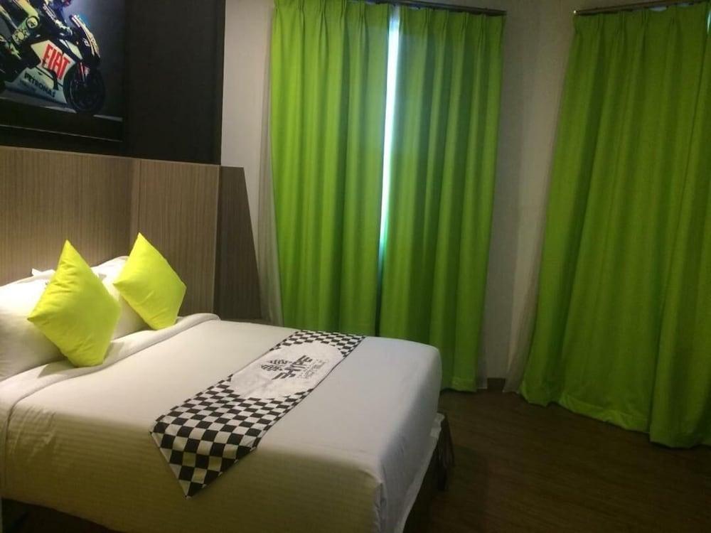 Hype Motorsport Hotel Nilai Εξωτερικό φωτογραφία