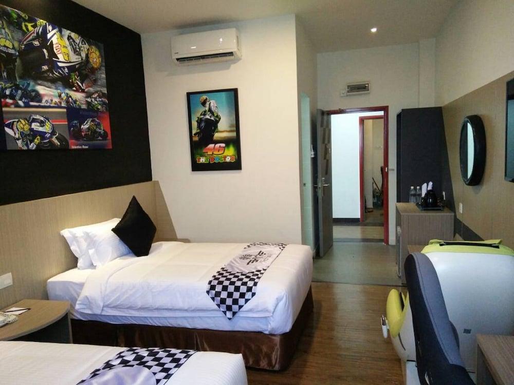 Hype Motorsport Hotel Nilai Εξωτερικό φωτογραφία