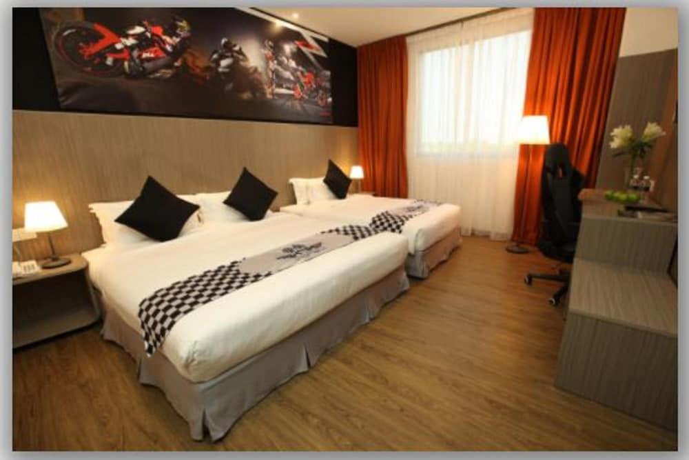 Hype Motorsport Hotel Nilai Εξωτερικό φωτογραφία