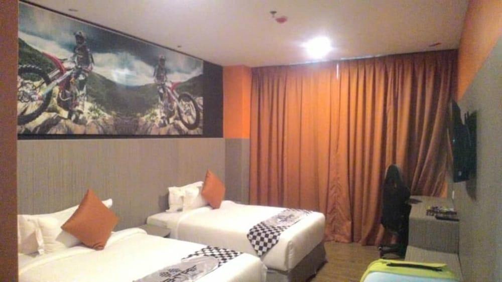 Hype Motorsport Hotel Nilai Εξωτερικό φωτογραφία